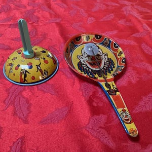 Vintage Paar Silvesterparty Blechdosen von US Metal Toy Company