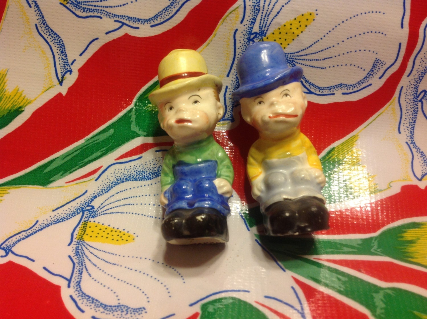 Vintage Ceramic Hand Painted Pair of Scowling Men Salt and