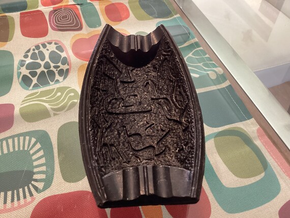 ヴィンテージの黒い溶岩のココジョーの灰皿 - ハワイのお土産