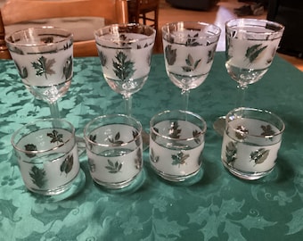 Juego vintage de mediados de siglo de 4 copas de vino Libbey con diseño de hoja de plata esmerilada y 4 vasos bajos (se venden por separado).