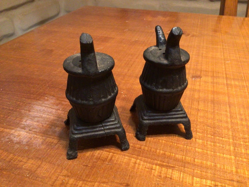 Vintage cast iron pot belly stove salt and pepper shakers | Etsy