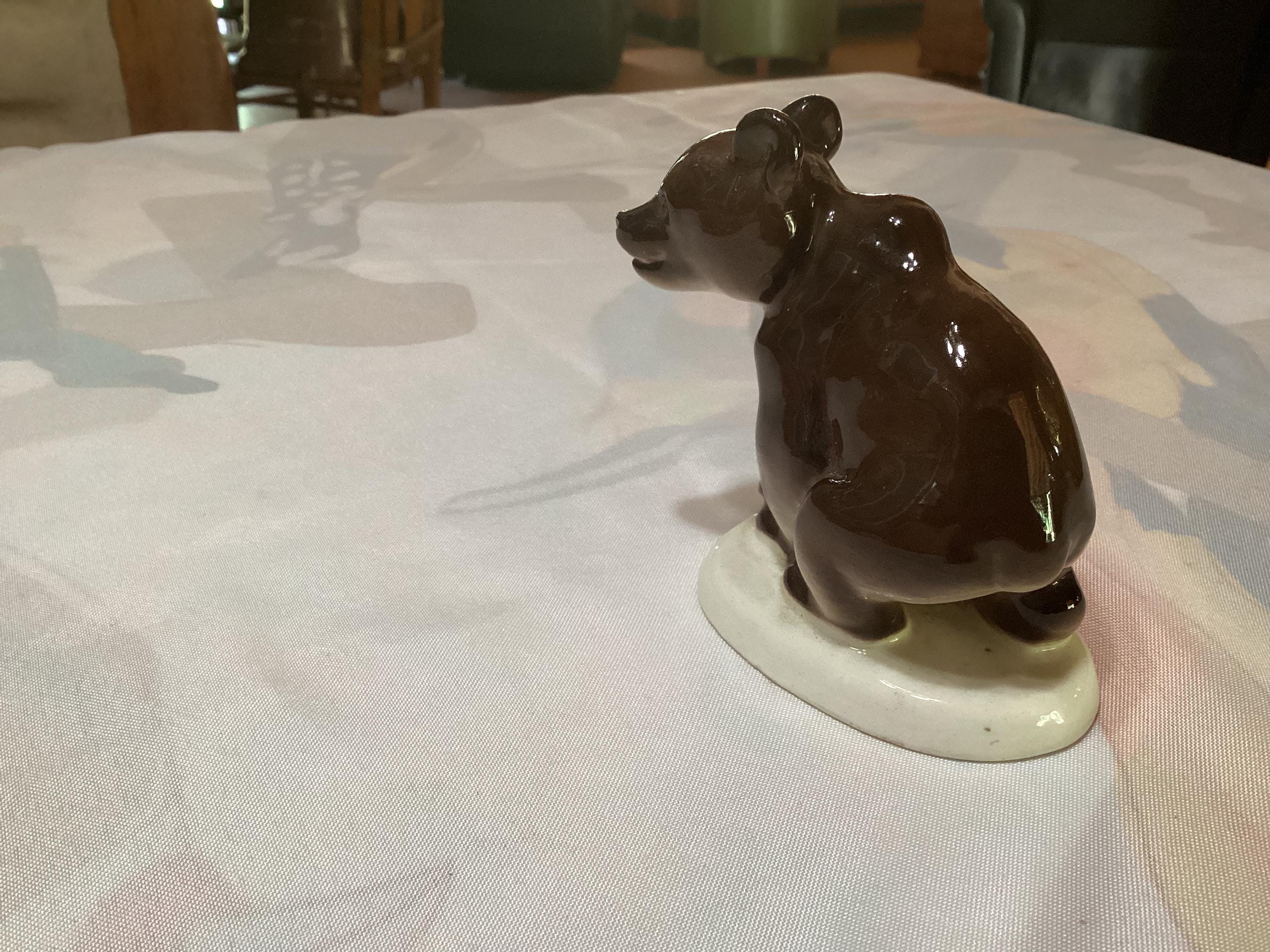 デュレボ ソ連 ロシア ソビエト　磁器置物 時代品　唐物 Made in USSR」の刻印がある、ヴィンテージのロモノーソフ磁器のクマの