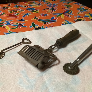 Vintage 3 kitchen tools- Pasta Cutters, Pastry Cutters, Pastry Wheel, Pie crust Crimper, Trimmer - USA- sold separately