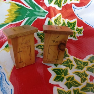 Vintage wooden outhouse &quot;Ma&quot; and &quot;Pa&quot;  salt and pepper shakers- Souvenir of Bass Lake