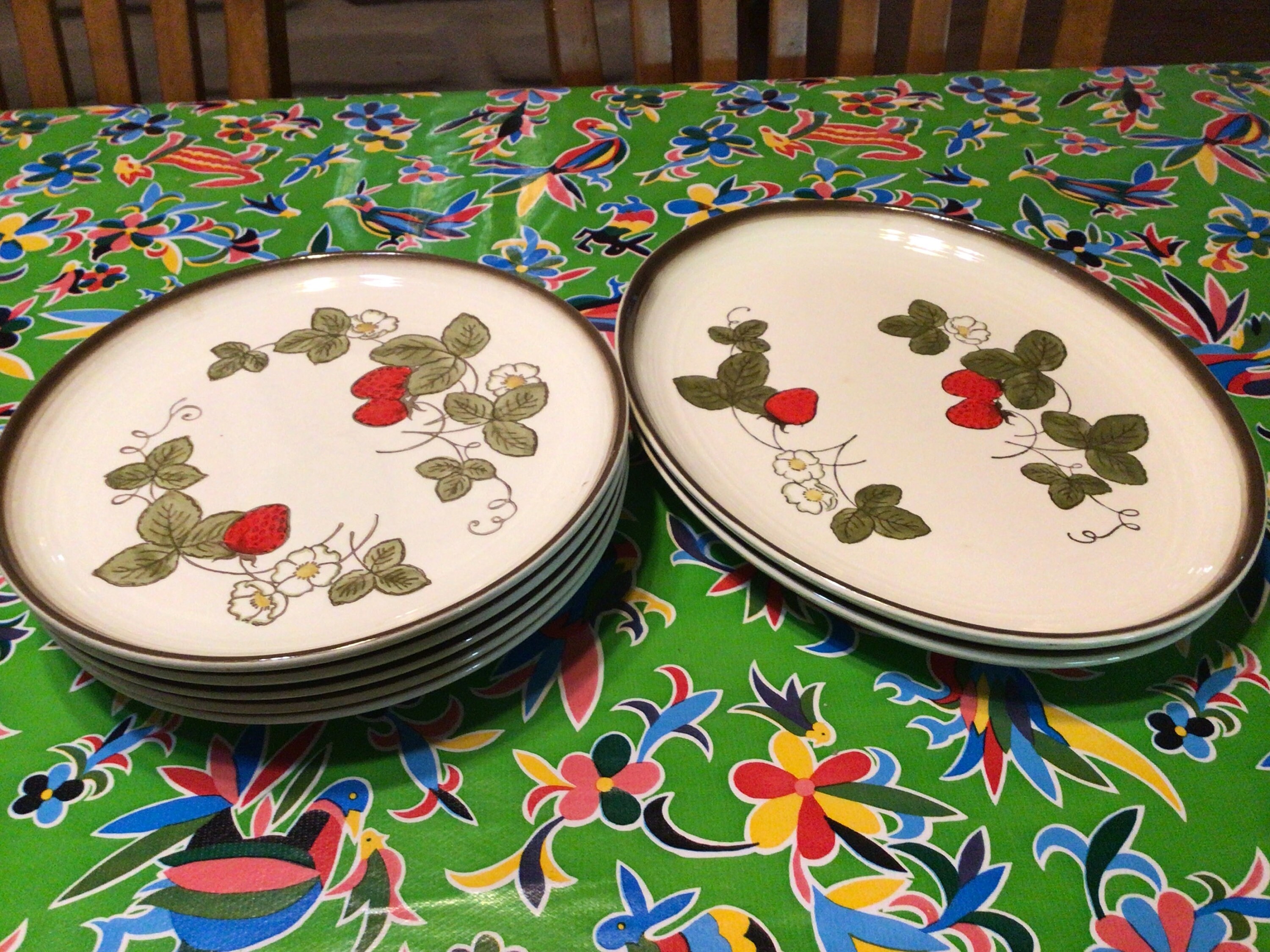 Vintage Poppytrail California Strawberry Platters and Dinner Vintage Poppytrail California Strawberry Platters and Dinner