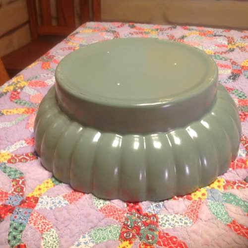 Rare Bauer Tracy Irwin art studio green ribbed footed pumpkin style shops planter or bowl