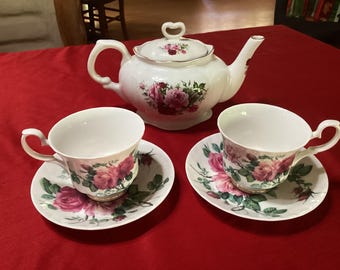 Vintage Royal Kent Fine Bone China Teapot, 2 Tea Cups and Saucers