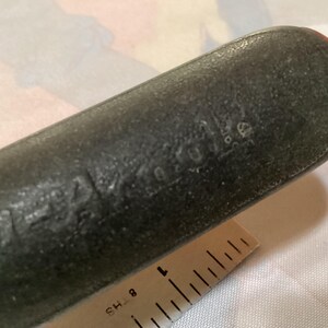 Vintage köksredskap - skrynkelskärare, knivslipare, degmixer, matskärare, glass- och matfettskopor - säljs separat bild 9