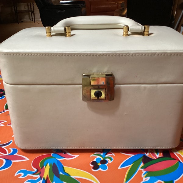 Vintage mid century smaller white train case or overnight bag