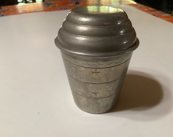 Vintage Mirro aluminum lidded measuring cup