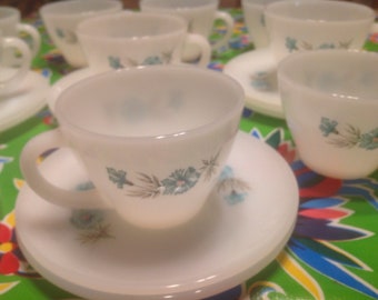 Vintage Fire King Ovenware Bonnie Blue patrón juego de vasos de leche de 5 o 6 tazas y platillos