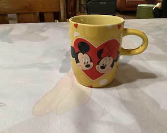 Tazza da caffè vintage Topolino e Minnie con cuori - Disney