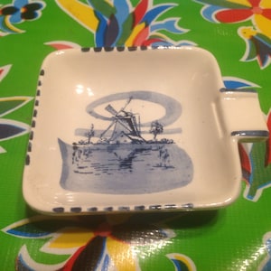Vintage ceramic Delfts Blue hand painted ashtray- Holland