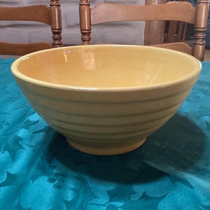 Vintage Meyer’s Pottery California Rainbow 18 yellow ring ware bowl