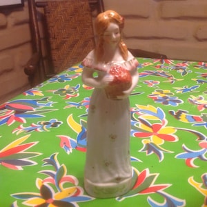 Dama de cerámica vintage pintada a mano con estatuilla de cesta - Japón ocupado