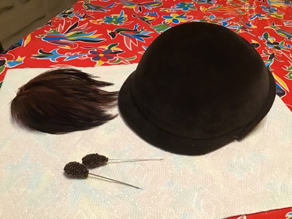 Vintage dark brown velvet or velour beret with fe… - image 5