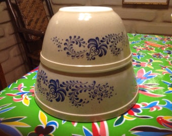 Vintage Pyrex sand with blue floral pattern mixing bowl set- 2 bowls- 2.5 qt., & 1.5 qt.
