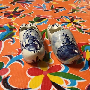 Vintage Delfts Blue souvenir ceramic Dutch wooden shoe ashtray- Holland