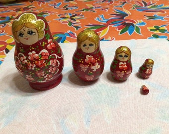 Vintage hand painted wooden lacquer ware folk art matryoshka nesting doll set- Russia