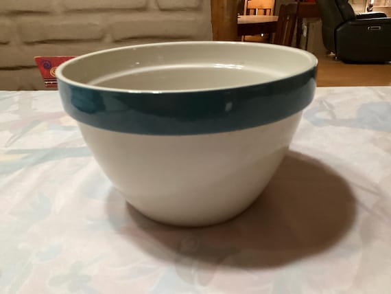 Vintage Over and Back Large Ivory Mixing Bowl With Light Blue Rim