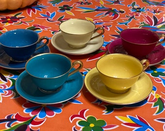 Vintage P.T. Conjunto colorido Tirschenreuth Bavaria de 5 xícaras e pires - Alemanha