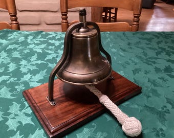 Authentieke vintage scheepsbel van een purser