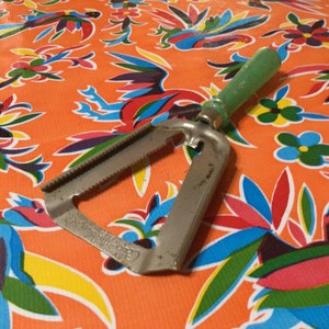 Vintage 60s Cushion Rubber Coated Jar Wrench Lid Remover Canning Opener  Green