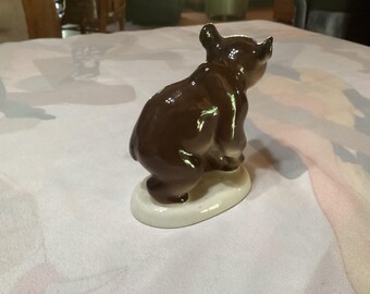 Made in USSR」の刻印がある、ヴィンテージのロモノーソフ磁器のクマの