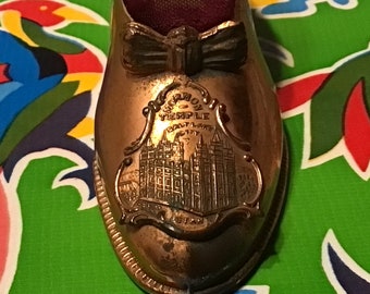 Vintage Jennings Brothers Metal Woman's Shoe Pin Cushion