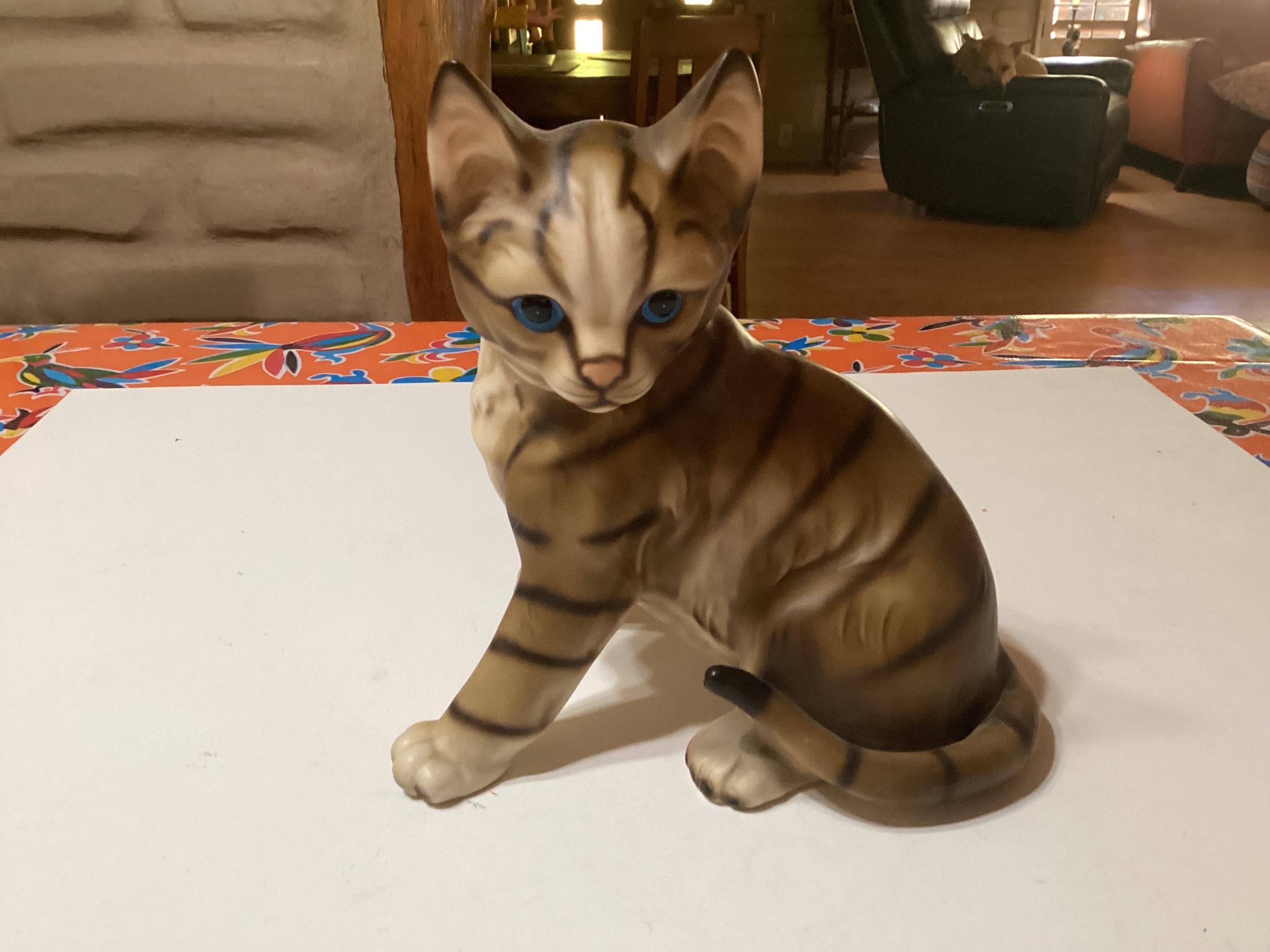 国内作家 タビーCAT Vintage Midcentury M. Takai Porcelain Tabby Cat Signed Figurine