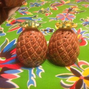 Vintage hand painted ceramic pineapple salt and pepper shakers- Japan