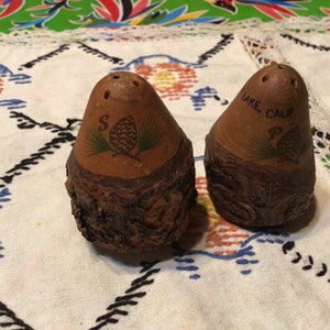 Vintage wooden log slice pine cone design salt and pepper shakers- souvenir of Big Bear Lake, California