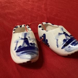 Vintage pair of Delft Blue  miniature ceramic Dutch wooden shoes- Holland