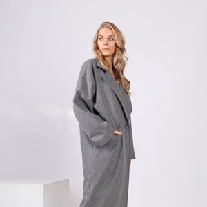 Hellgrauer Woll- und Kaschmirmantel, warmer Wollmantel mit Taschen, langer Wintermantel aus Wolle und Kaschmir, Midi Oversized Mantel für Frauen