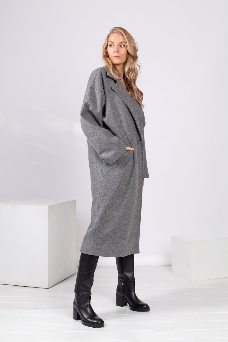 Light grey wool and cashmere oversized midi coat with pockets and buttons