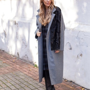 Light grey wool and cashmere oversized midi coat with pockets and buttons