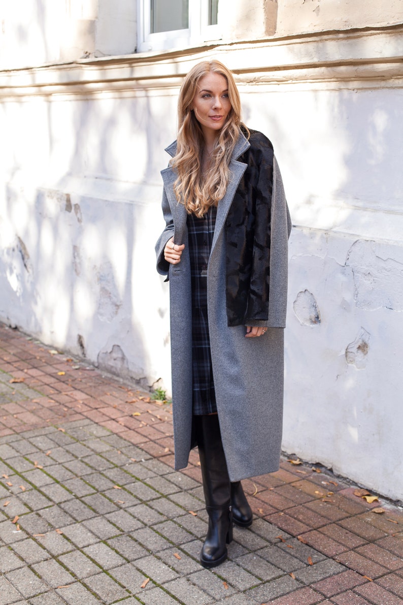 Light grey wool and cashmere oversized midi coat with pockets and buttons