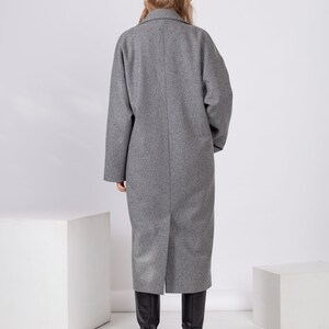 Light grey wool and cashmere oversized midi coat with pockets and buttons