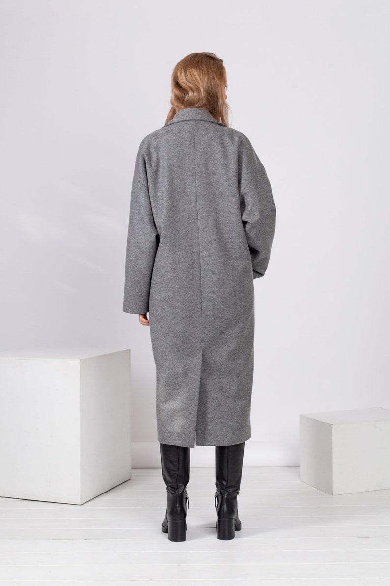 Light grey wool and cashmere oversized midi coat with pockets and buttons