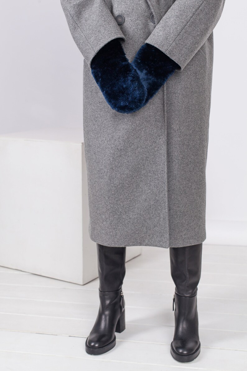 Light grey wool and cashmere oversized midi coat with pockets and buttons