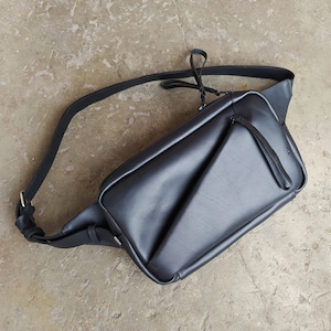 Black leather cross body bag for 10 inches tablet