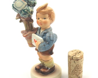 Vintage 1988 Goebel Germany LOVE 539 Hummel Figurine Little Boy w Heart Letter