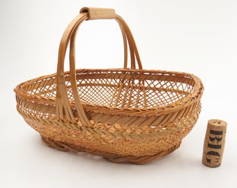 Vintage Collectible Basket w Handle Rattan Woven Bamboo Home Decor Detailed Design 9 Inches