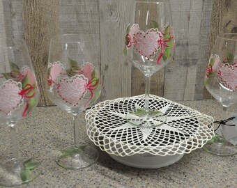 Hand painted Hearts & leaves Wine Glass