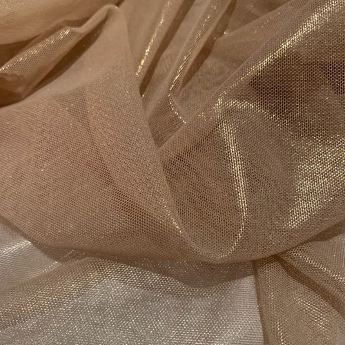 Tissu Power Mesh Nude/Gold Foil de 57 po par mètre (90 Nylon 10 Spandex)