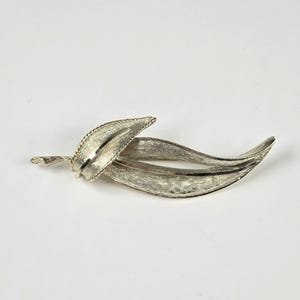 BSK Leaf Brooch Textured Gold Stylized Pin Vintage 1960s Mid-Century