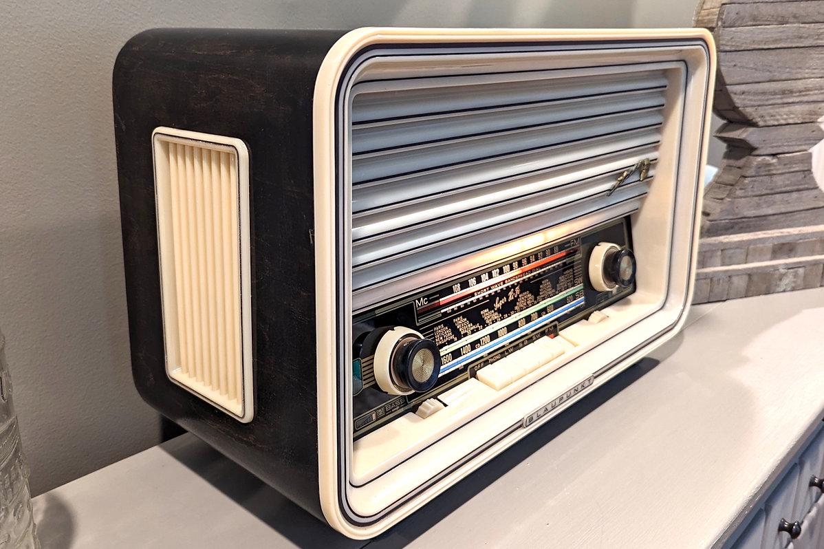 1956 - 1958 Blaupunkt Sultan Model 2320 German Tube Radio