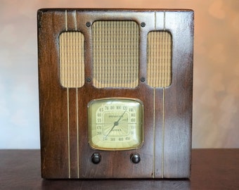 Vintage 1937 RCA Model 85T2 Upright High Profile Mini Tombstone Tube Radio