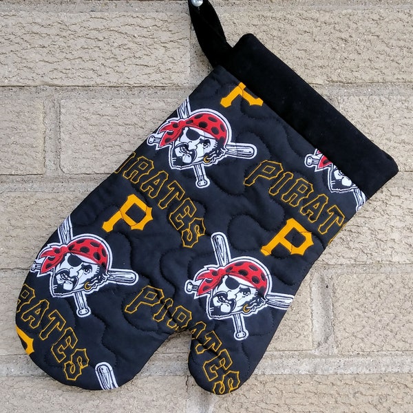 Pittsburgh Pirates - Kitchen Mittt - Pirates  Oven  Mitt - Pirates BBQ Mitt -  Handmade - Unisex -  Choose Right / Left Hand or Set of both