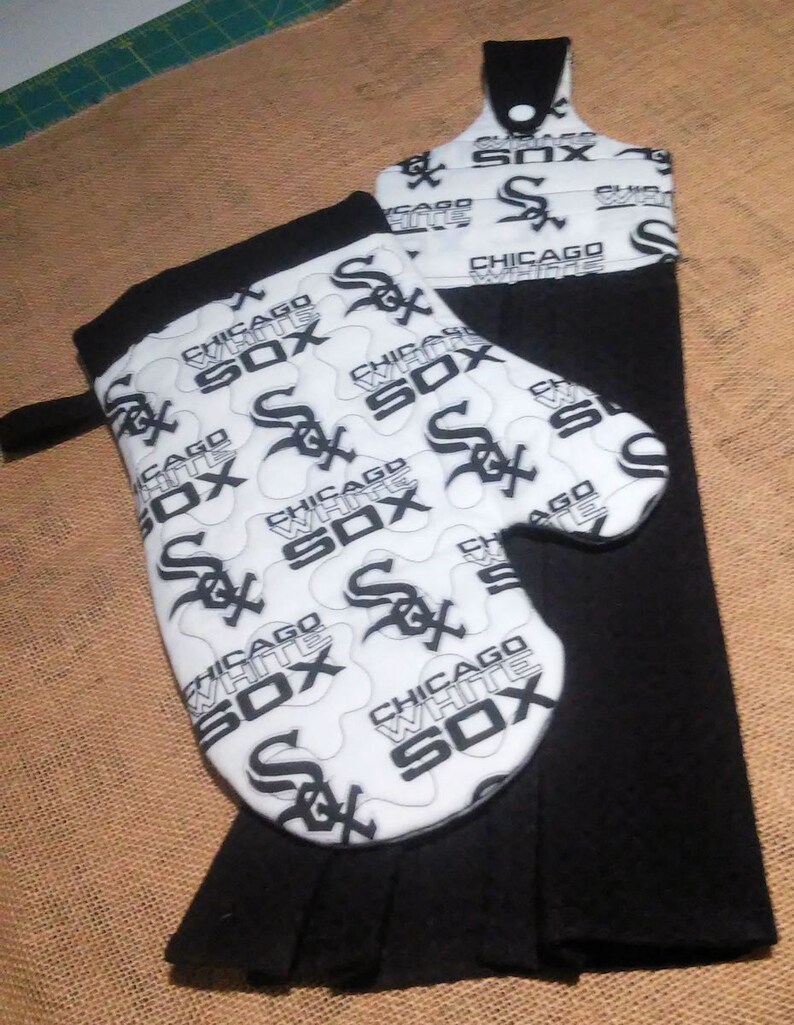Handmade to Order Unisex Chicago Bears Towel /& Matching BBQ Oven Mitt Set